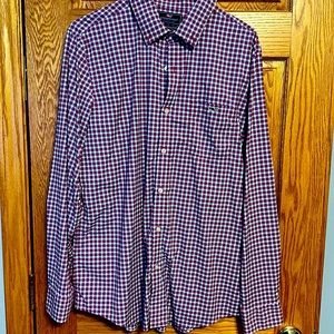 Red, white, and blue checkered vineyard vine fit tucker shirt.